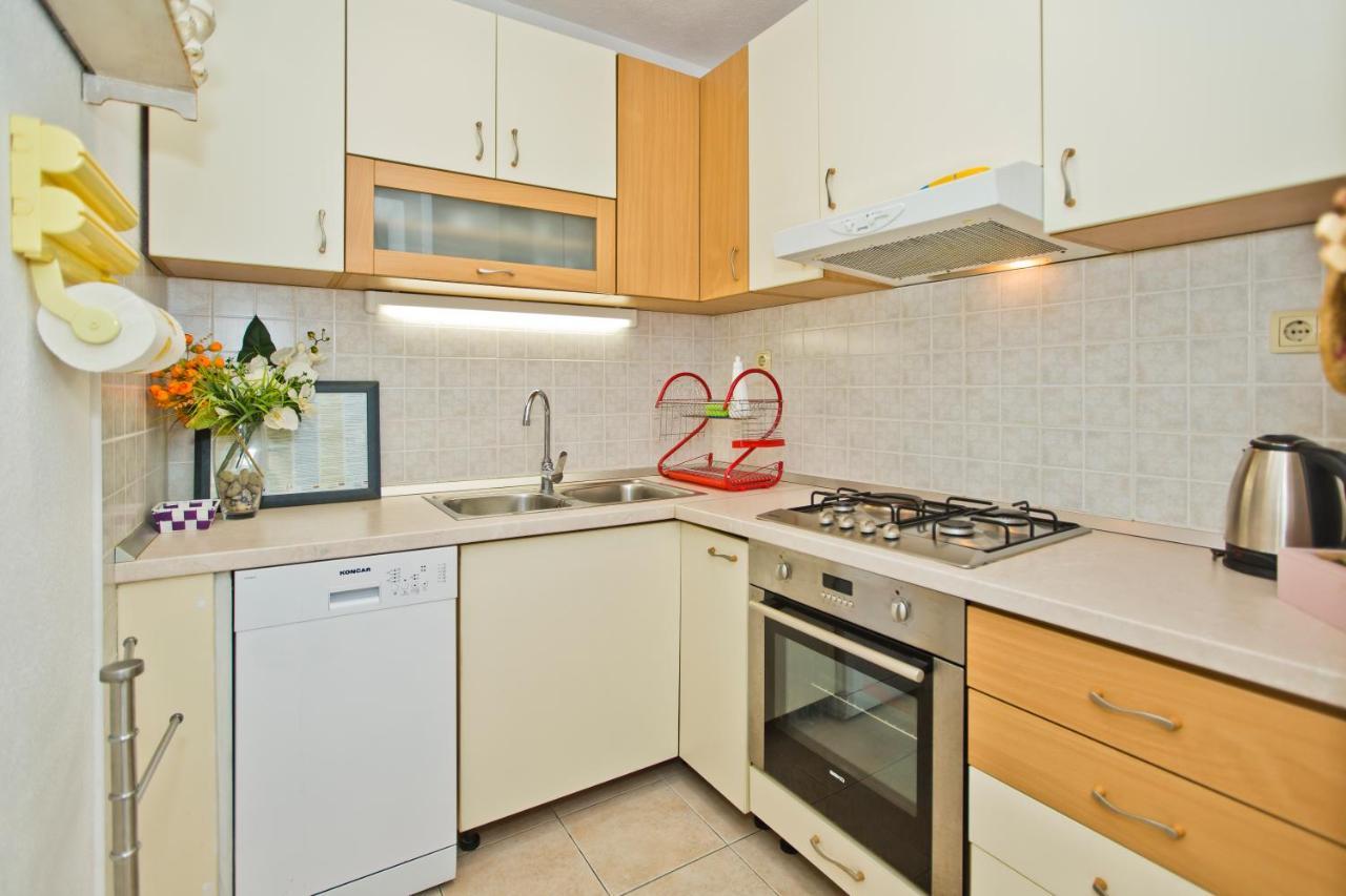 Apartments Jure Hvar Town Exterior photo
