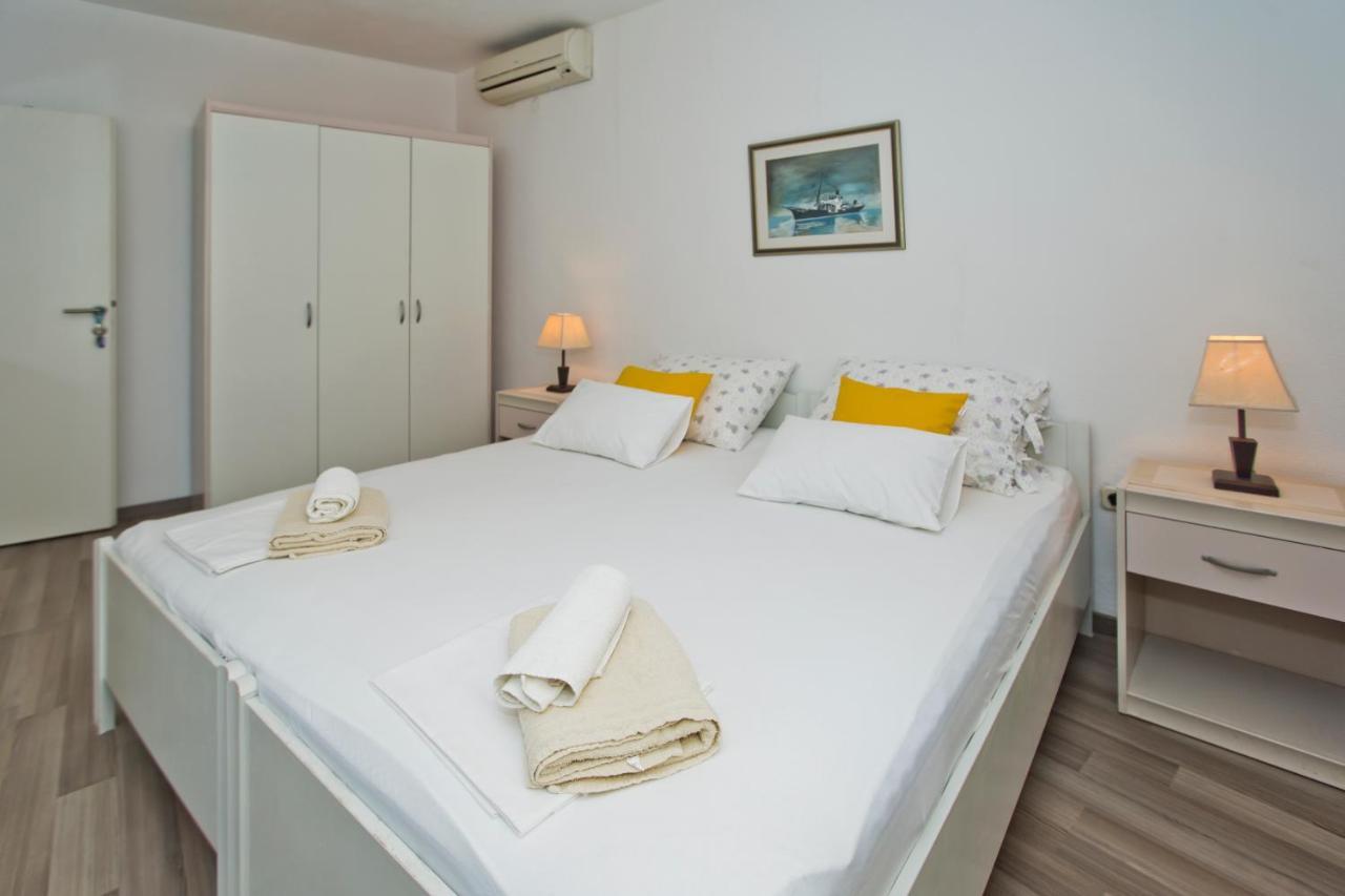 Apartments Jure Hvar Town Exterior photo