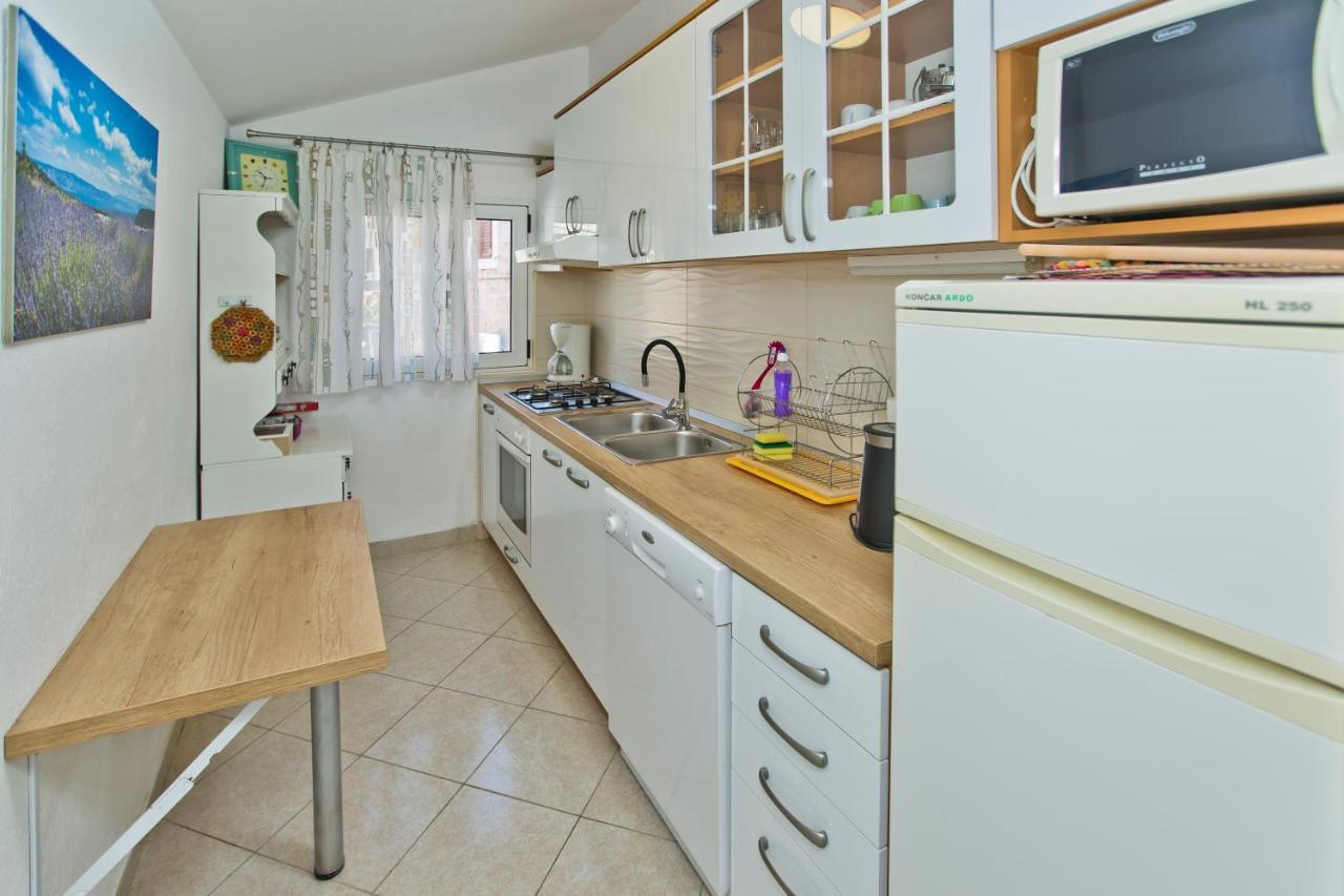 Apartments Jure Hvar Town Exterior photo