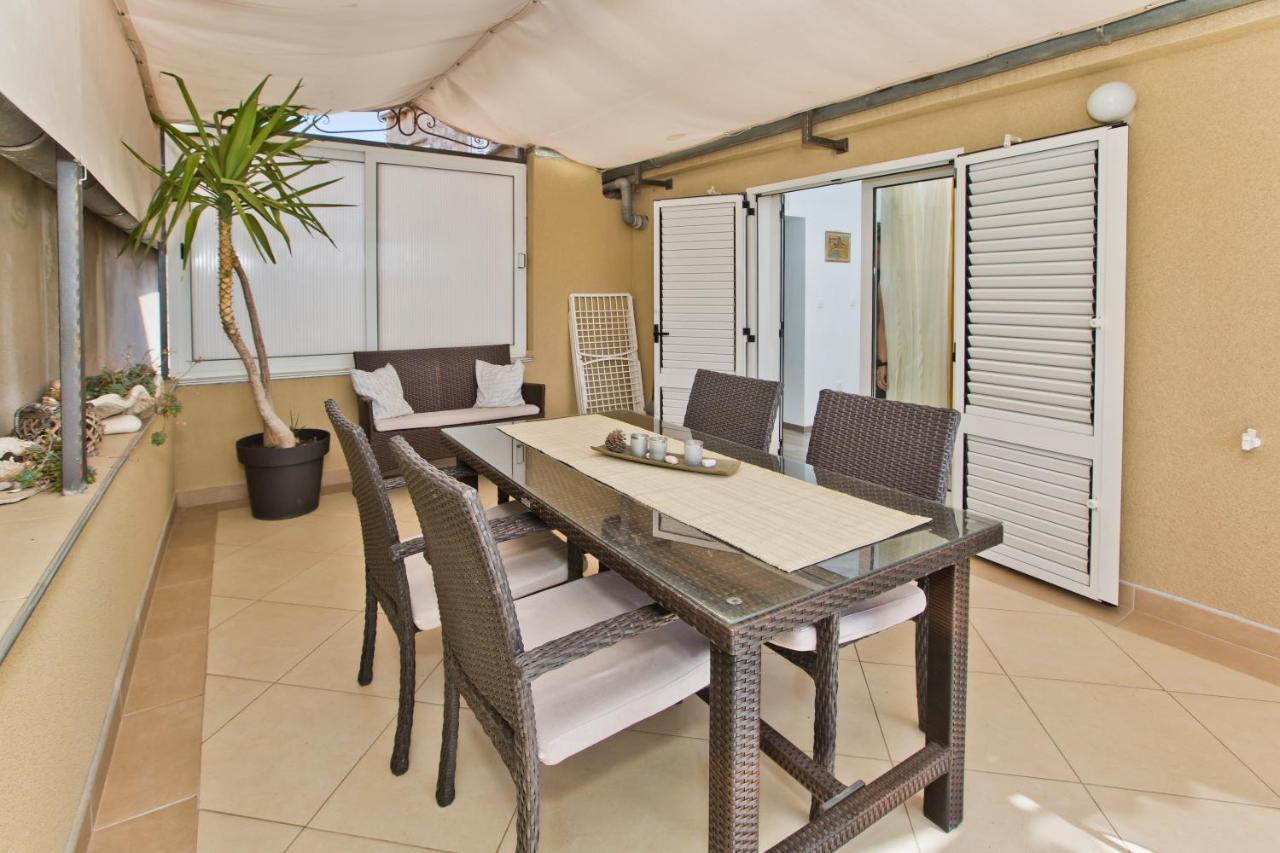 Apartments Jure Hvar Town Exterior photo