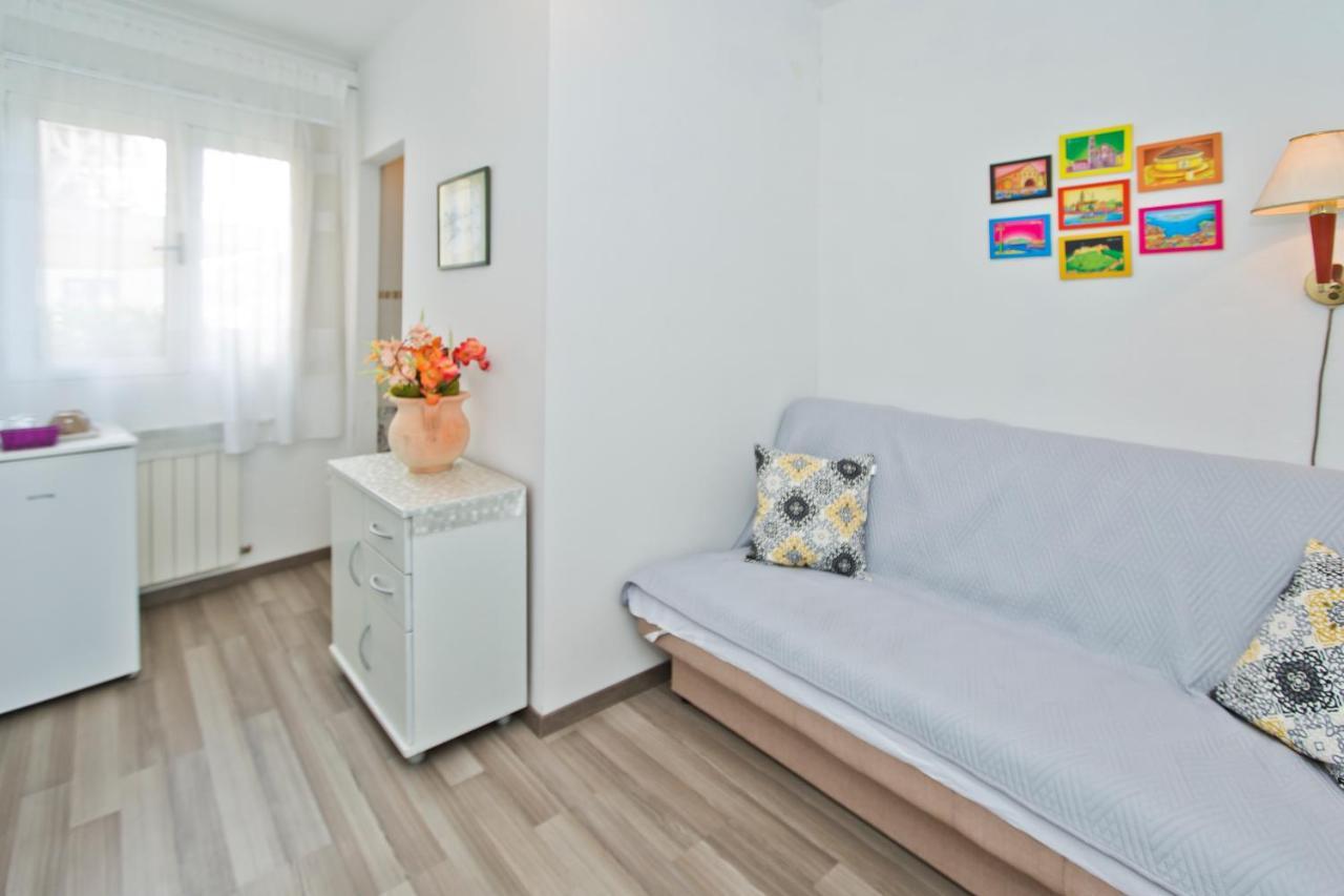 Apartments Jure Hvar Town Exterior photo