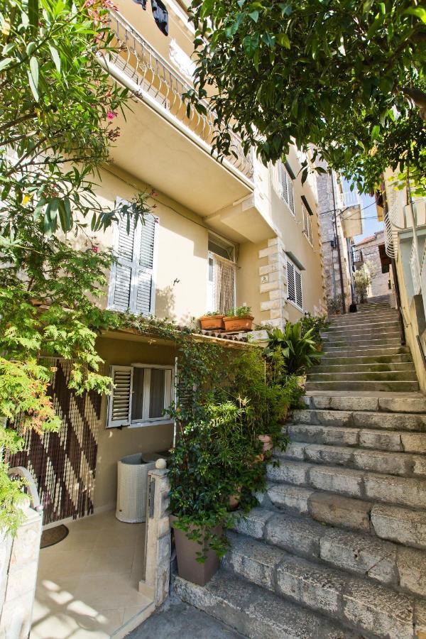 Apartments Jure Hvar Town Exterior photo