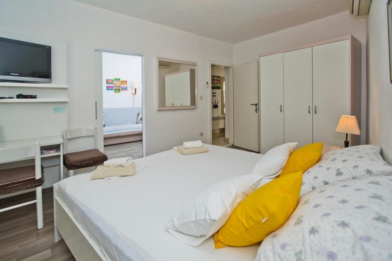Apartments Jure Hvar Town Exterior photo