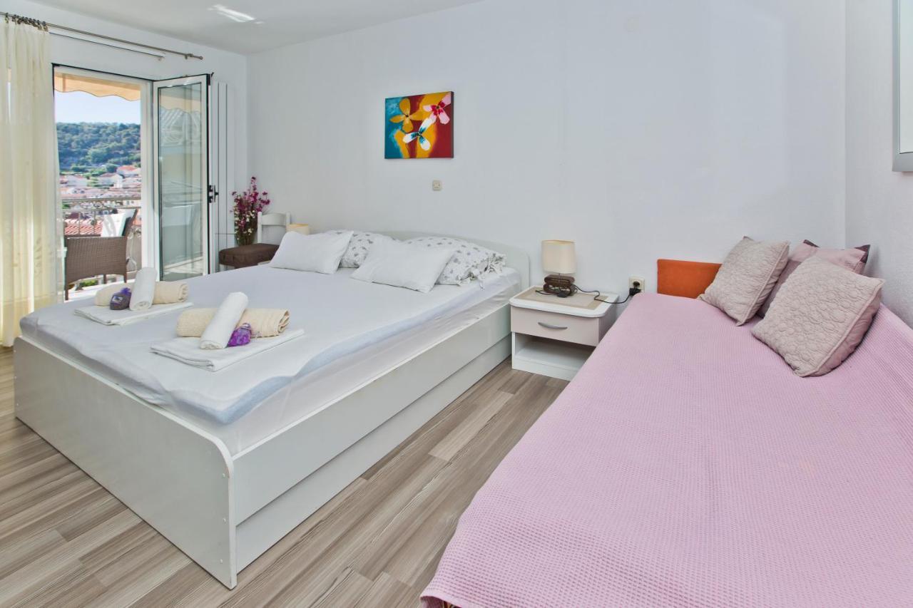 Apartments Jure Hvar Town Exterior photo